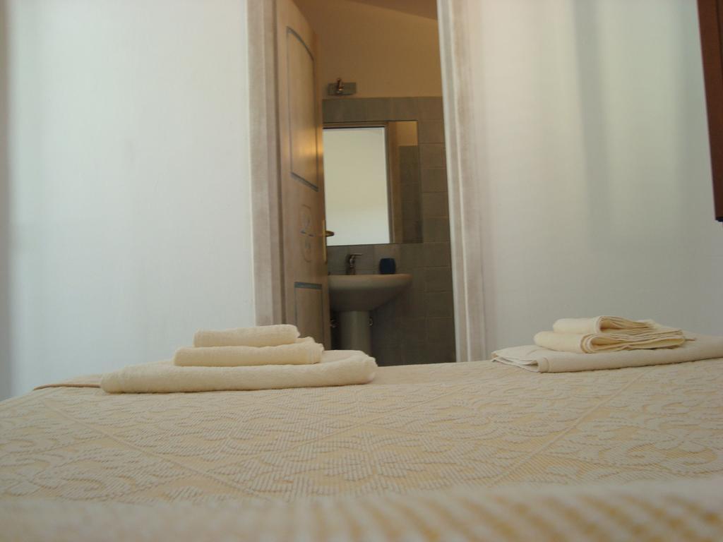 Case Vacanza Rosa Loiri Porto San Paolo Exterior foto