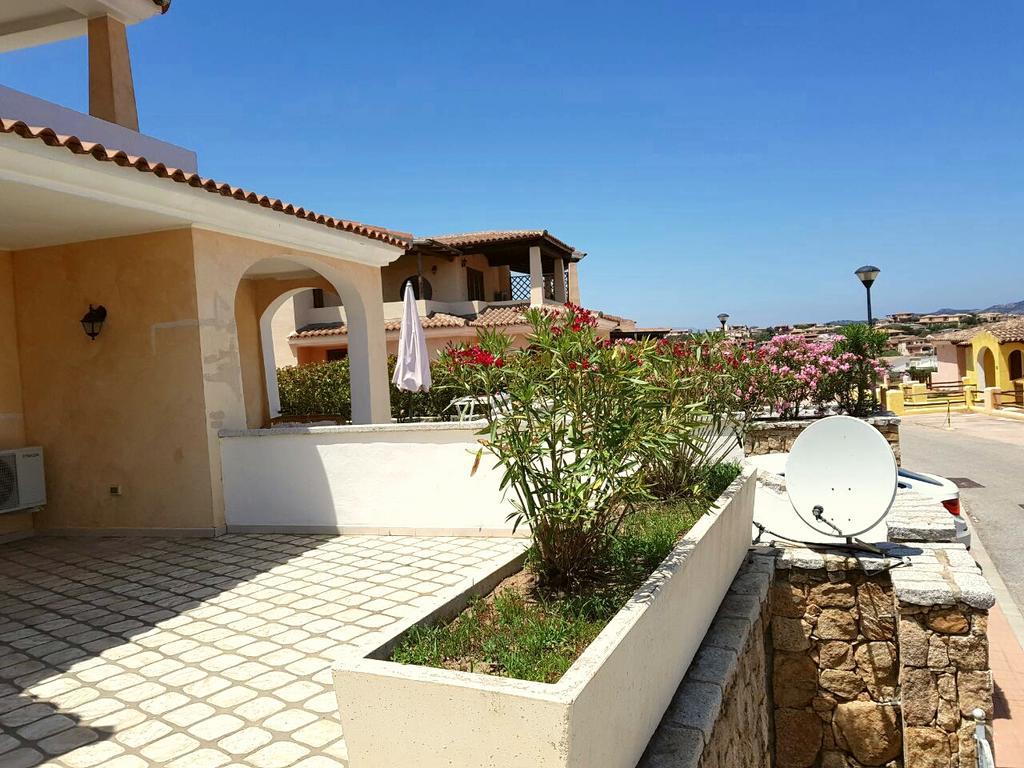 Case Vacanza Rosa Loiri Porto San Paolo Exterior foto